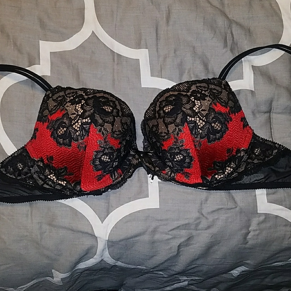 34d Victoria's Secret lace push up bra
