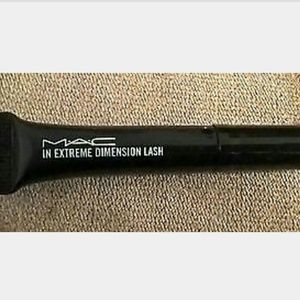 Mini MAC In Extreme Dimension Lash Mascara Mini MAC In Extreme Dimension Lash Mascara