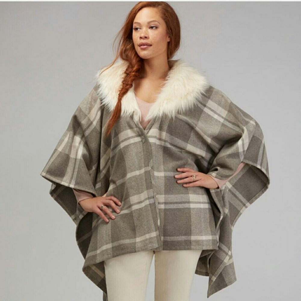 🎉 HP 7/21/18 Plus size Plaid wool poncho
