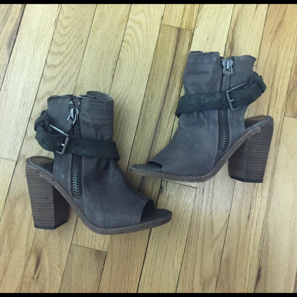 Dolce vita peep toe booties