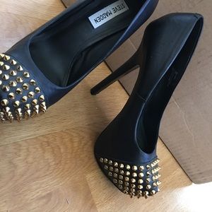 Steve Madden Gold Studded Toe Pumps