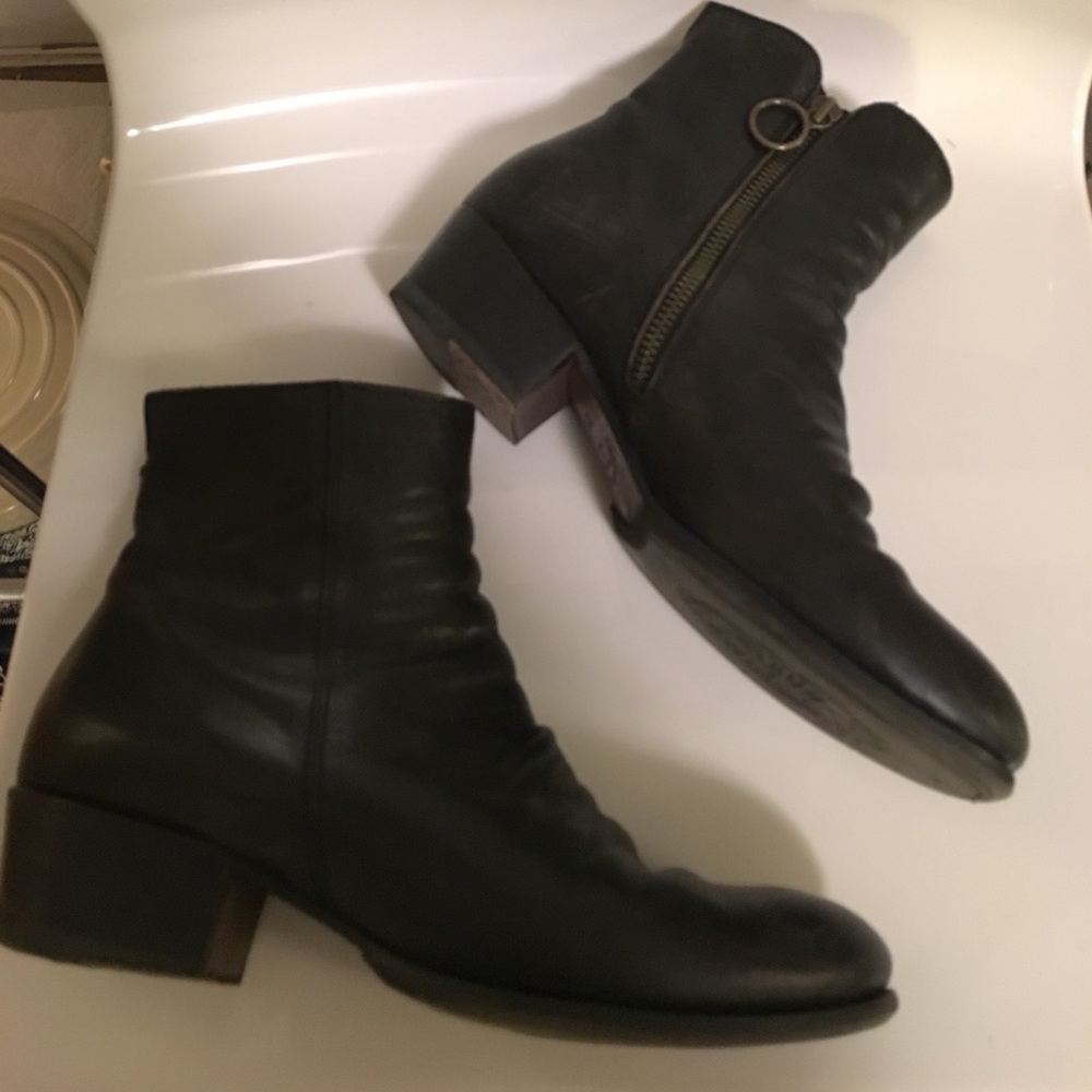 Fiorentini + Baker black leather ankle boots 37