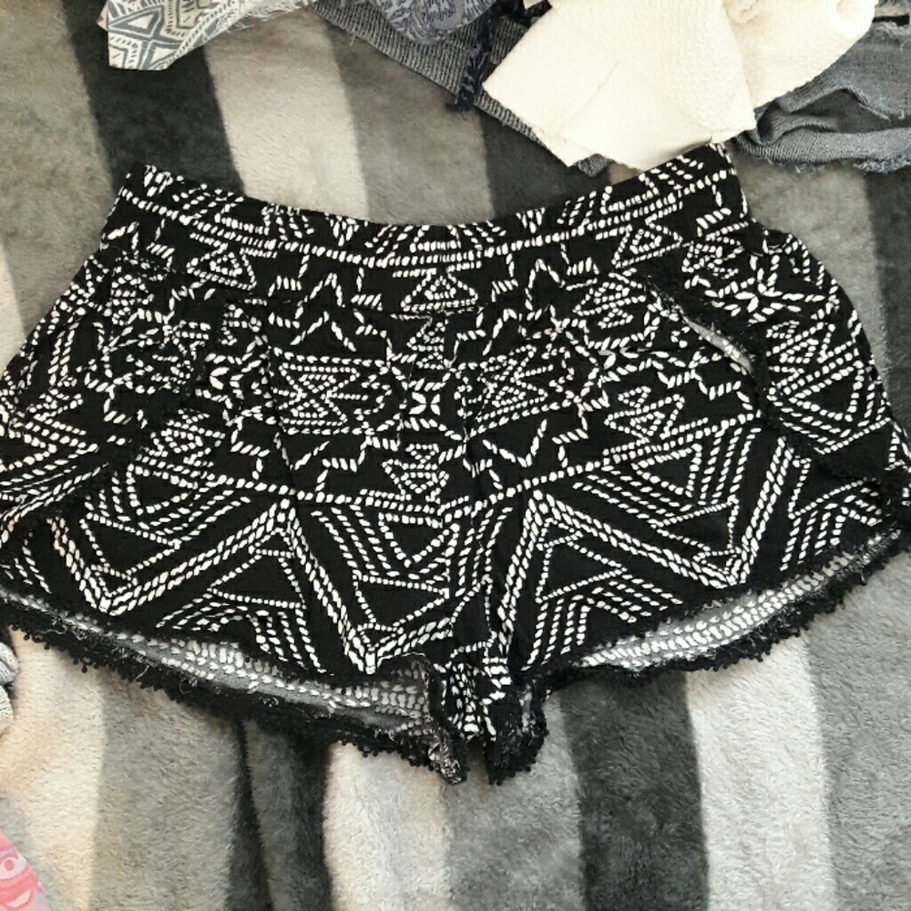 🔴Bethany Mota Polka Dot Pattern Shorts