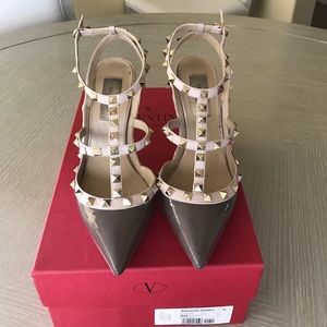 Valentino Rockstud 100m in grey/nude