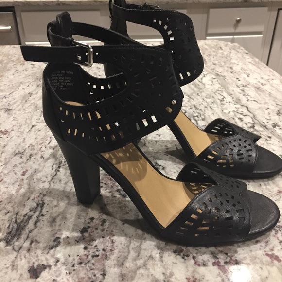 Black leather like laser cut strap block heel - Picture 3 of 4