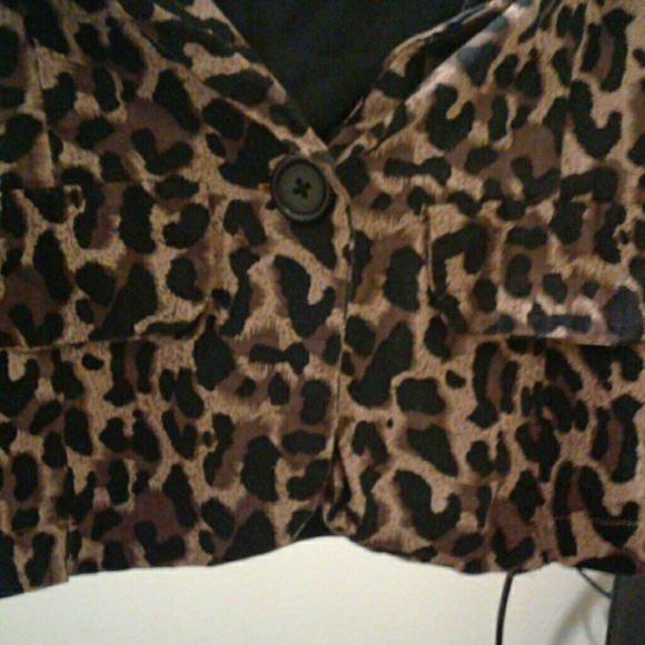 Cheetah print mid quarter vest - Picture 3 of 4