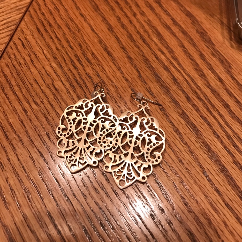 Premier Earings - Picture 2 of 4