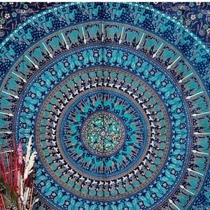 Queen tapestry mandalas wall decor, yoga mat