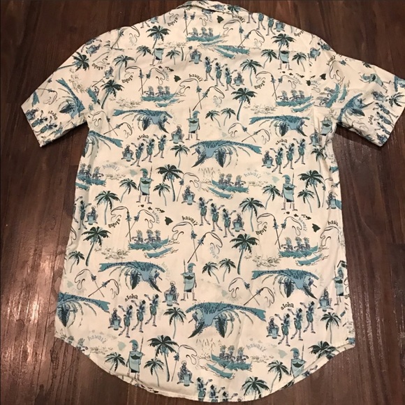 🚩 SOLD 🚩Quiksilver Hawaiian Button Down - Picture 2 of 3