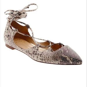 Banana Republic Allie Lace Up Flat Snake 7 Banana Republic Allie Lace Up Flat Snake 7
