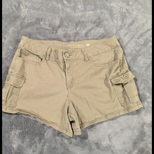 Women's size 14 Faded Glory cargo shorts