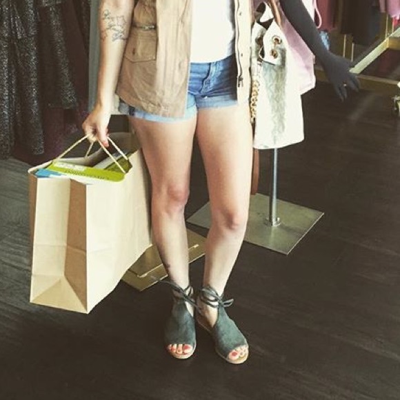 1 LEFT!! NWT.Olive peep toe mini wedge sandal - Picture 7 of 8