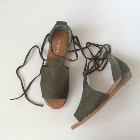 1 LEFT!! NWT.Olive peep toe mini wedge sandal - Picture 3 of 8