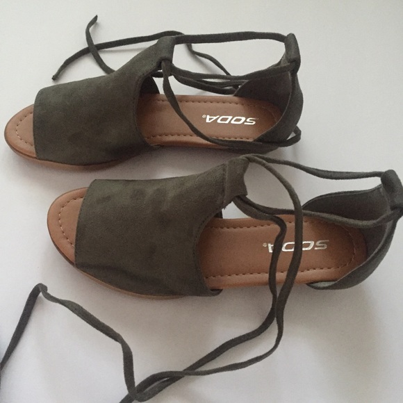 1 LEFT!! NWT.Olive peep toe mini wedge sandal - Picture 5 of 8