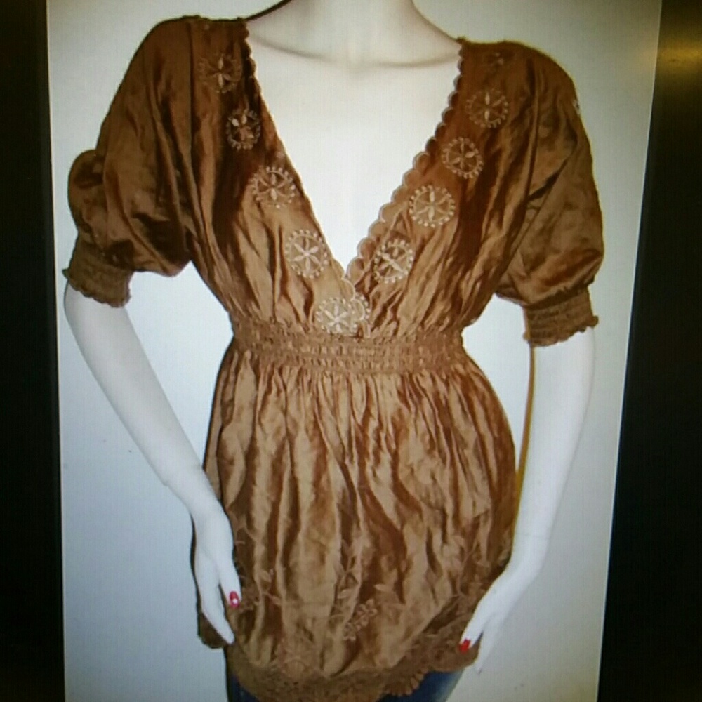 Be be scalloped neck embroidered top blouse size S