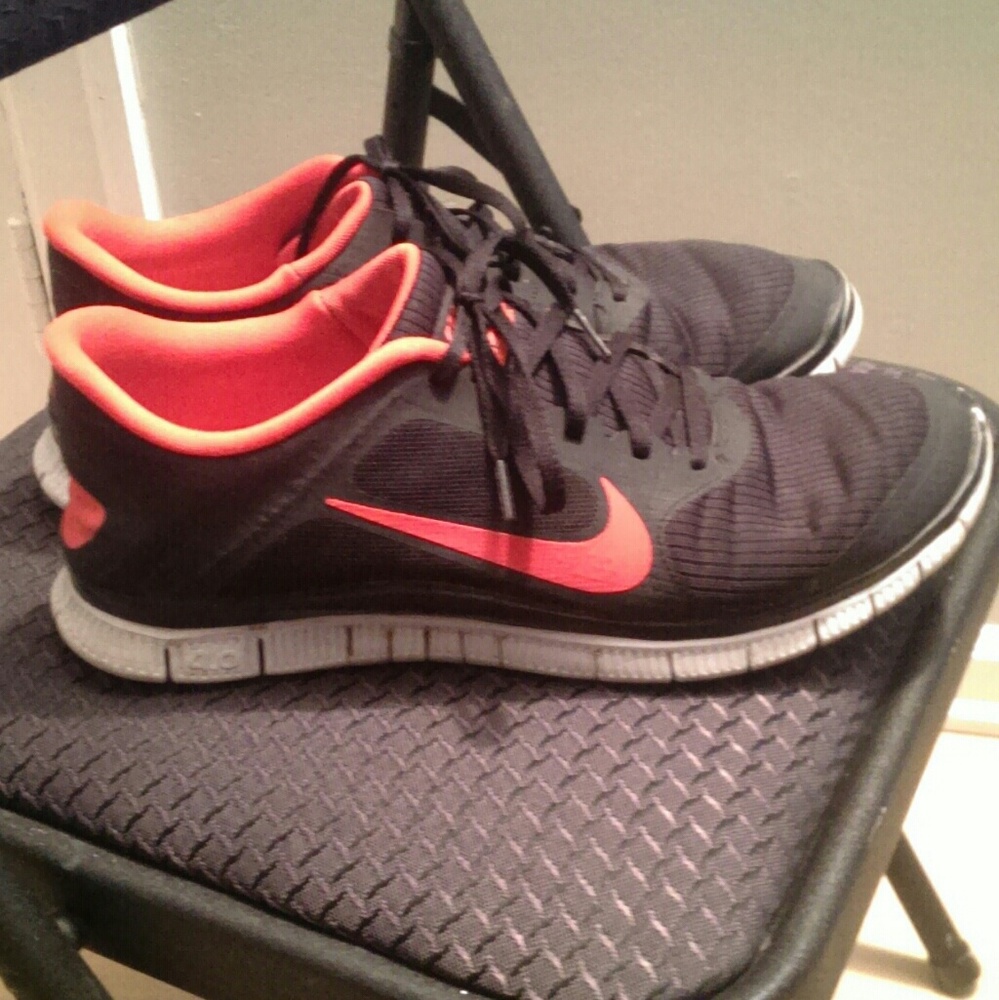 4.0 Nike Free Runs