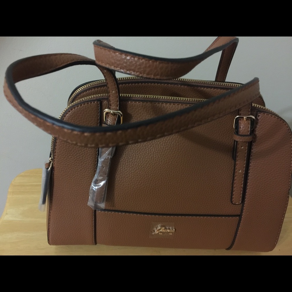 GUESs FLOWING Leather Handbag 35%off