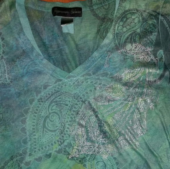 Multi colored design. - Picture 2 of 3