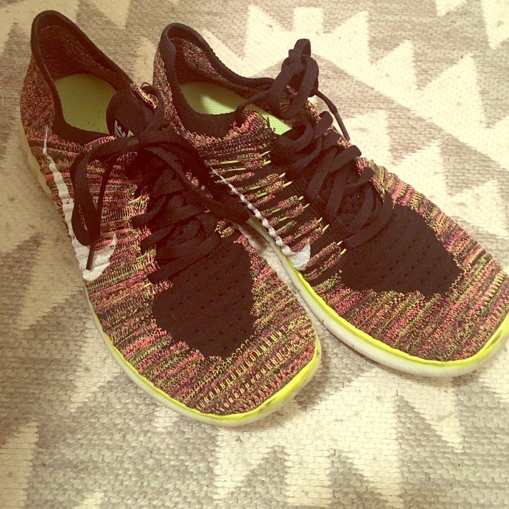 Nike Freerun Flyknit size 7.5 in black/multi