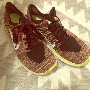 Nike Freerun Flyknit size 7.5 in black/multi