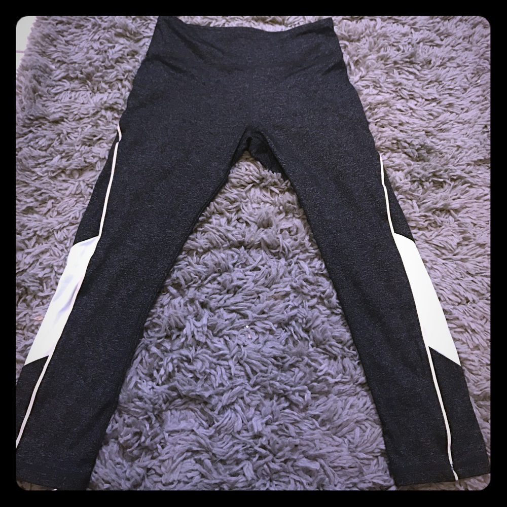 Forever 21 Capri Yoga Leggings Dark Grey & Blue