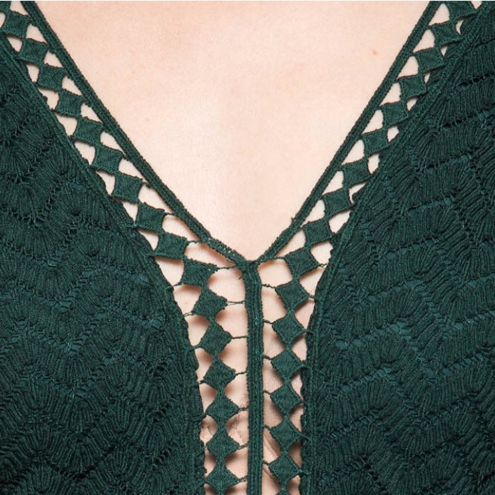 Green Lace Dress with Contrast Trim - Picture 3 of 3