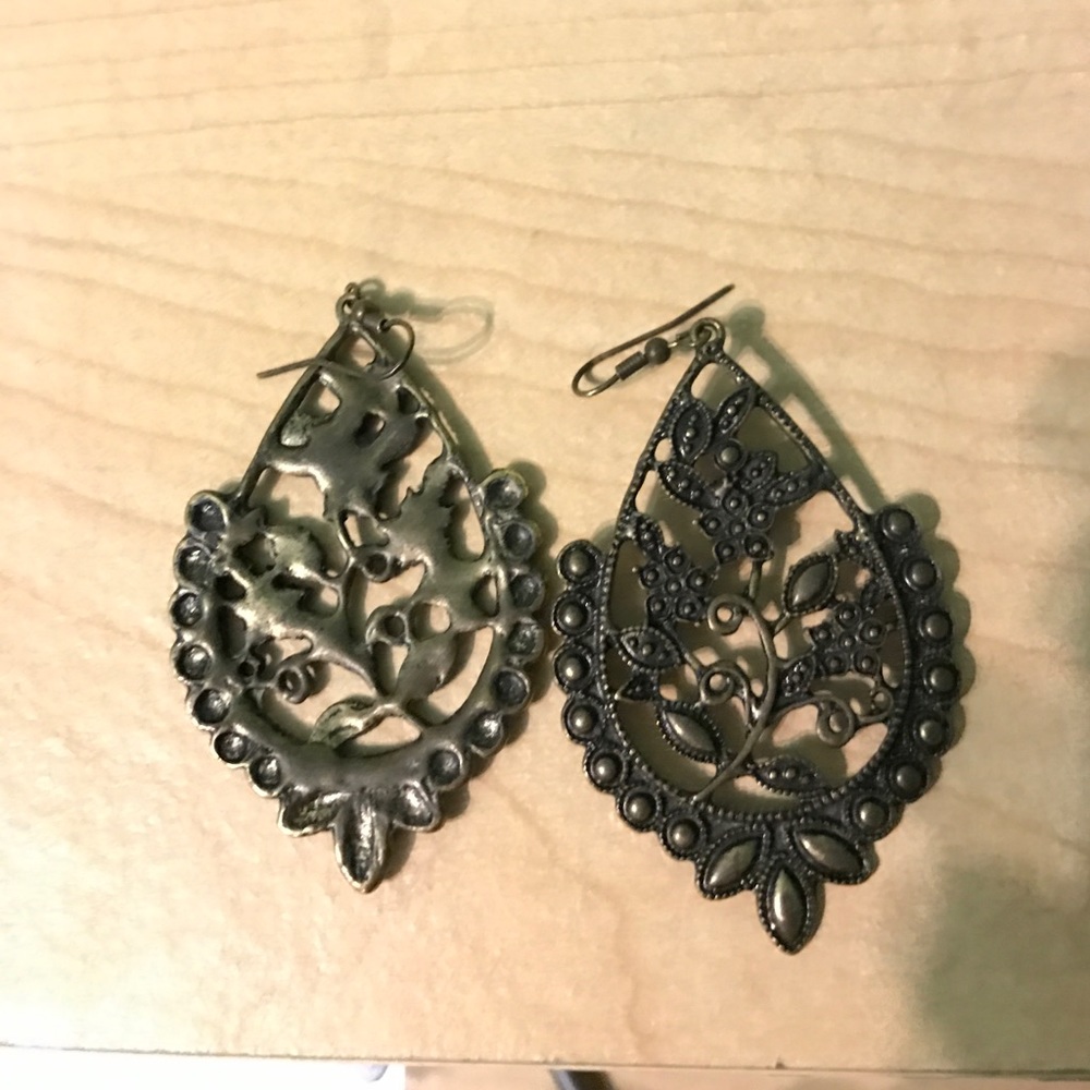 Filigree dangle earrings