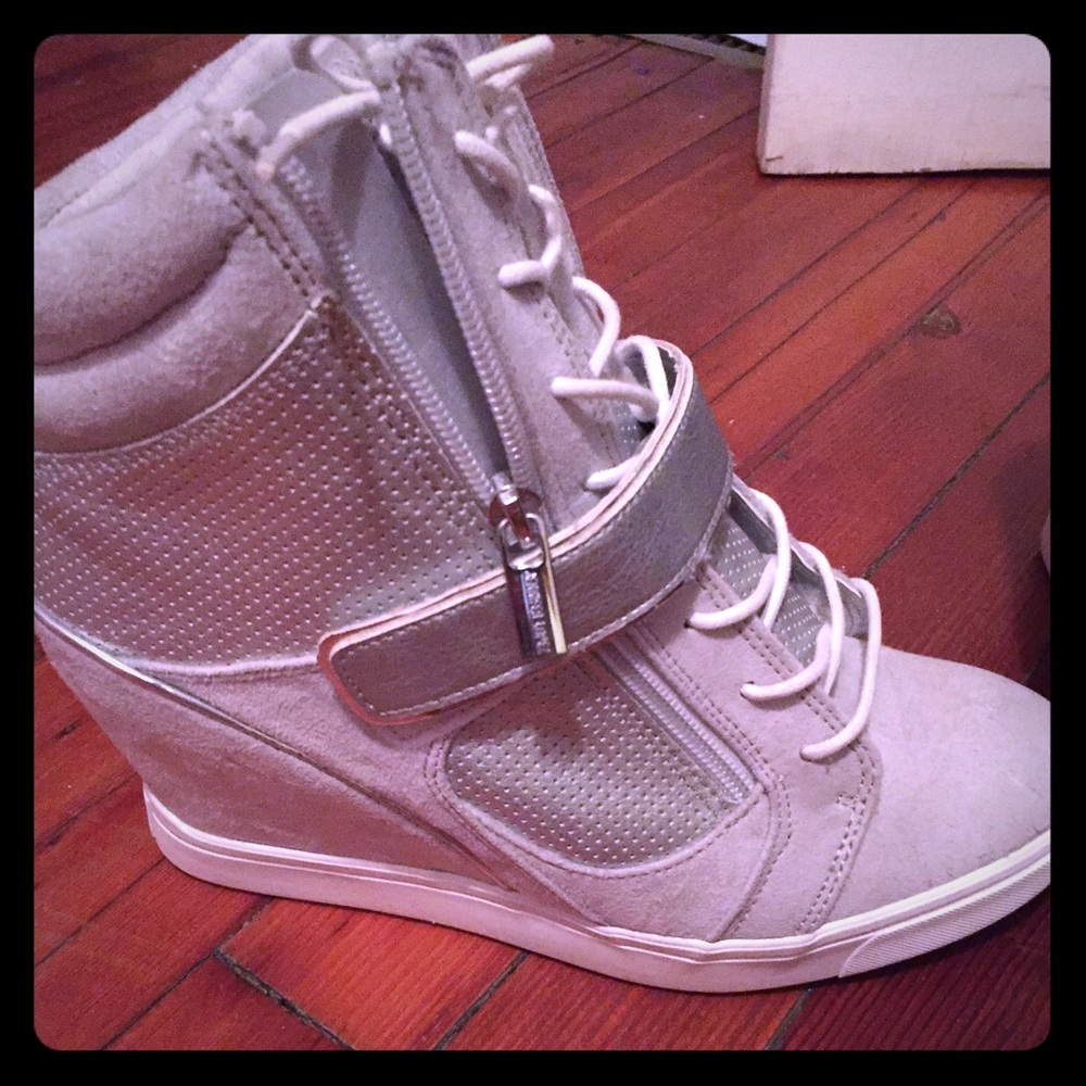 Jennifer Lopez heeled sneaker