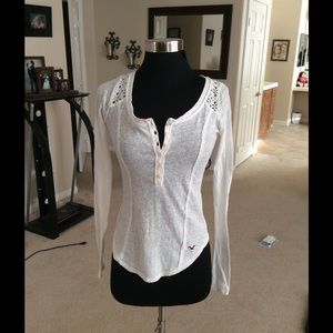 Woman's white long sleeve shirts