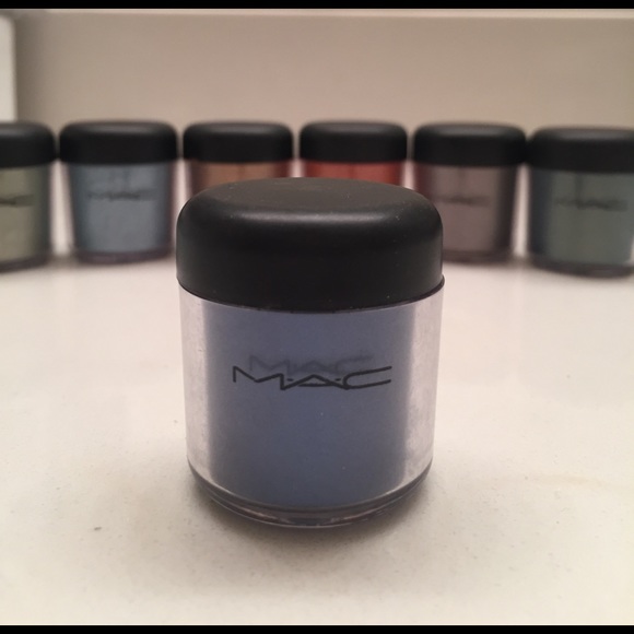 SALE!! 💎 MAC Cosmetics Bell Bottom Blue Pigment - Picture 1 of 4