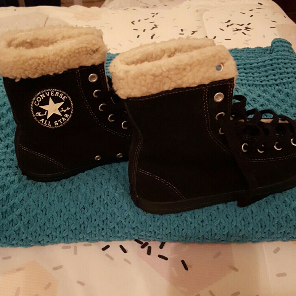 High top Converse Sneakers. Fur lining inside