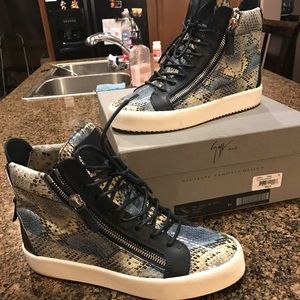 size 9 (42) Giuseppe high top sneakers