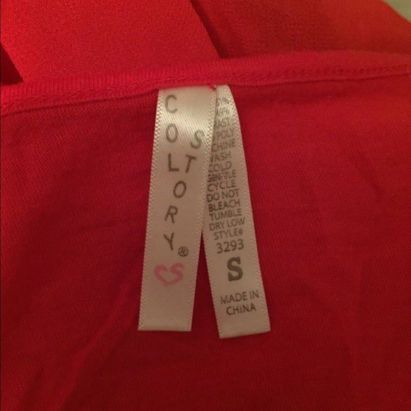 🚨NWOT Cute cut out top - Picture 4 of 5