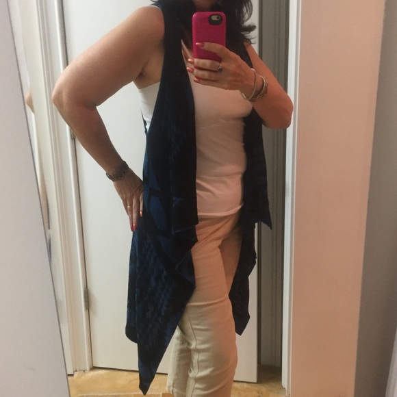 Completely reversible 100% soft viscose Aztec vest - Picture 3 of 8