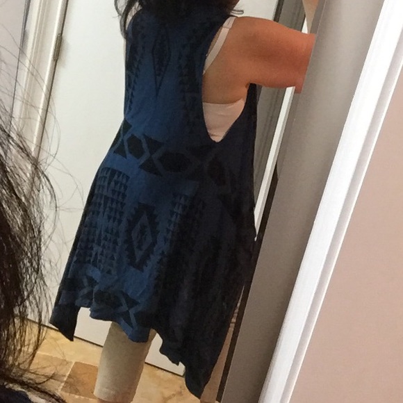 Completely reversible 100% soft viscose Aztec vest - Picture 1 of 8