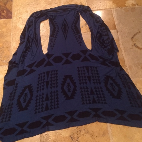 Completely reversible 100% soft viscose Aztec vest - Picture 4 of 8