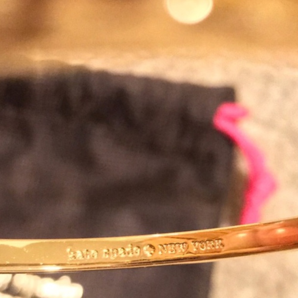 Kate spade gold bow bracelet with jewelry bag - Picture 3 of 3