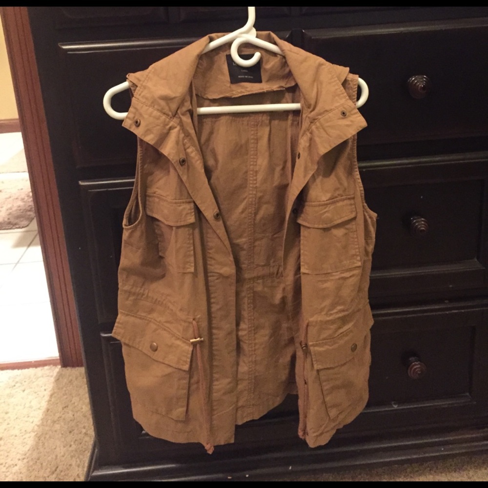 Camel brown cargo vest