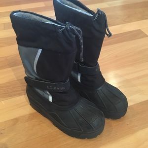 LL Bean kids size 2 snow boots