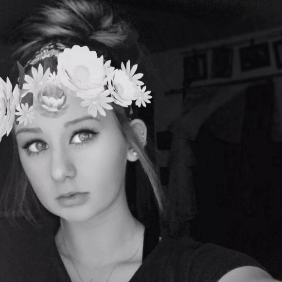 Meet your Posher, Hannah - Picture 1 of 1