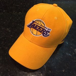 🔥Adidas LA Lakers Strapback🔥