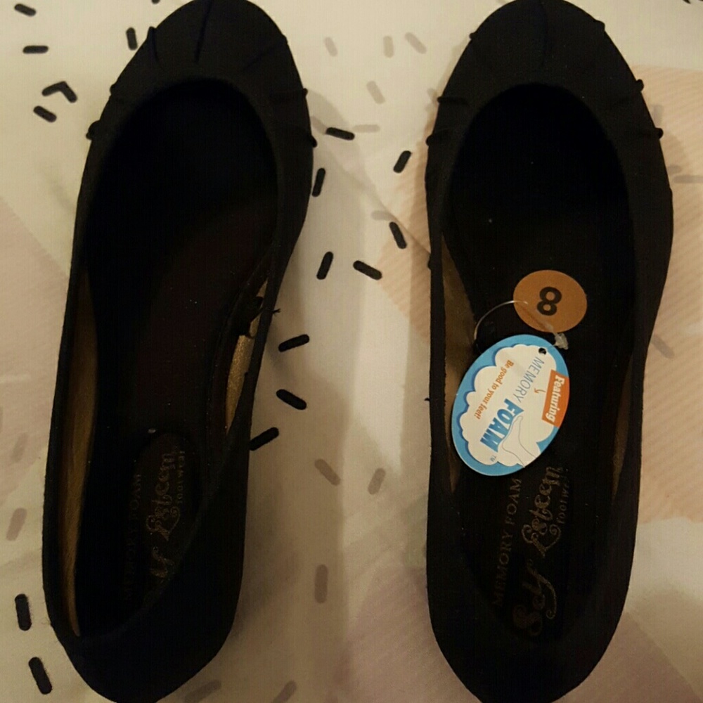 Black flat shoe