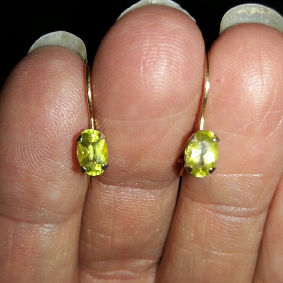 10k genuine peridot earrings dangle EUC 10 k gold - Picture 1 of 5
