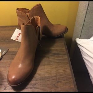 NWT lucky brand brown booties