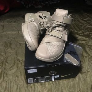 Size 9 Lebron soldier IX NIB no tags