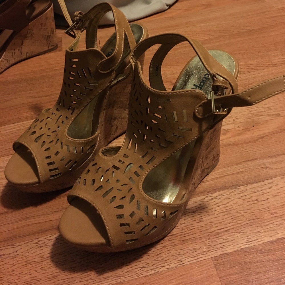 Nude wedges
