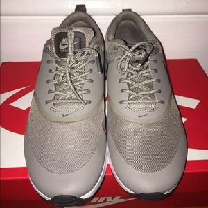 Nike Air Max Thea - olive/black/white