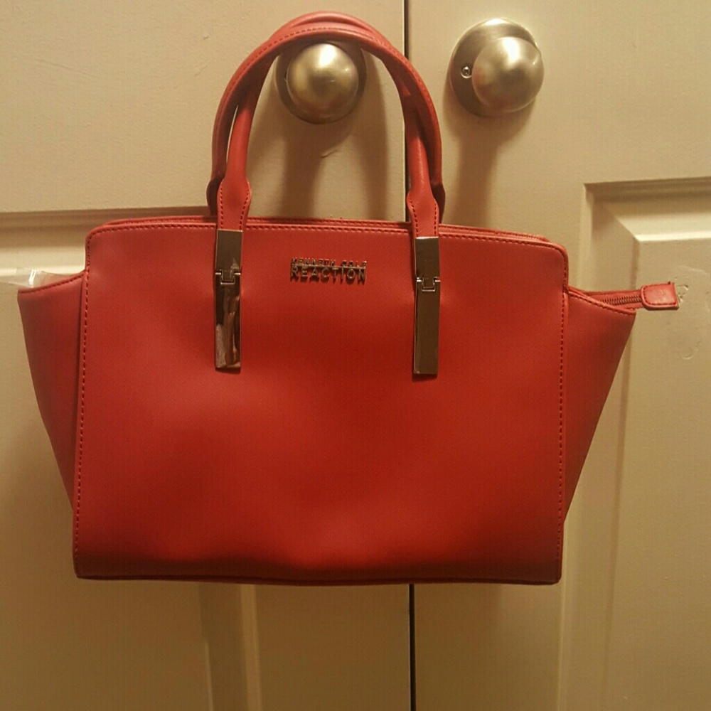 Kenneth Cole reaction pursue