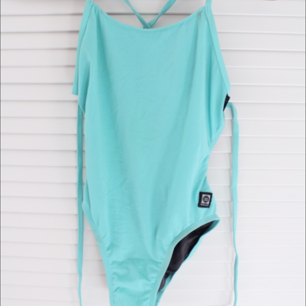 Jolyn tie-back onsie in Beach