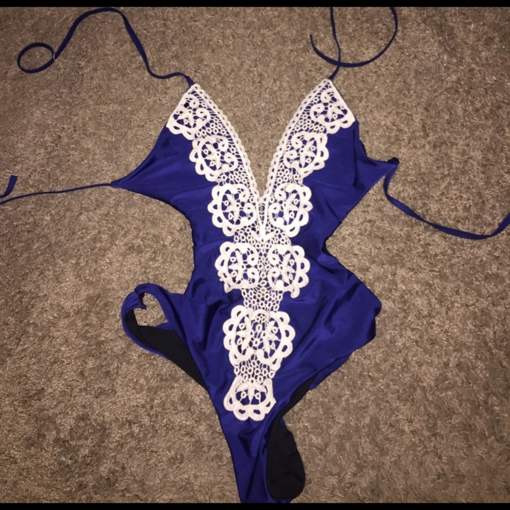 Super cute one piece bathing suit 💋